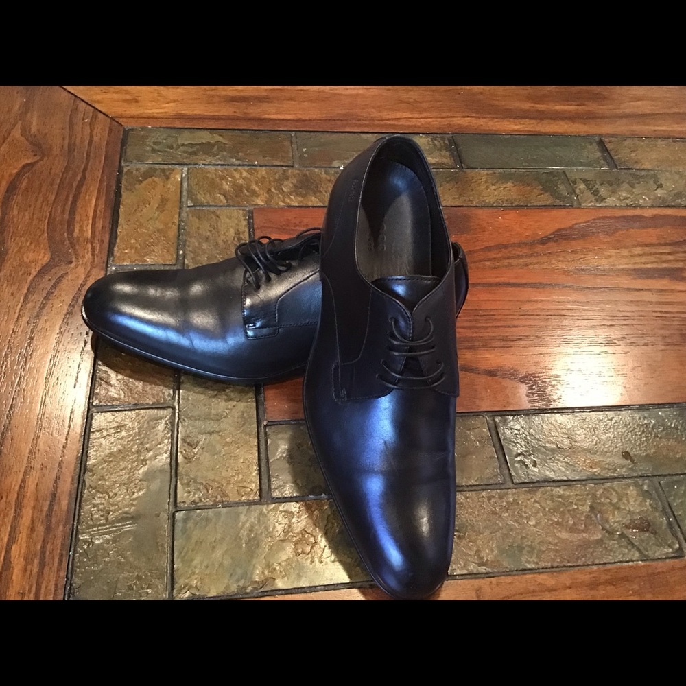 Shoe - Picture 2 of 3